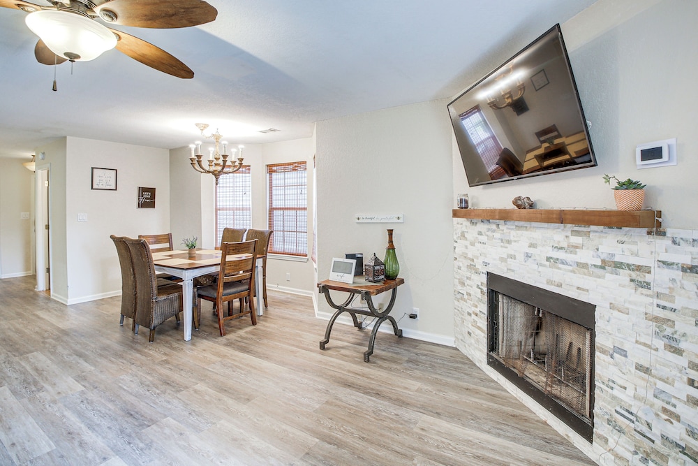 Townhome Near Lake Hamilton & Race Track!