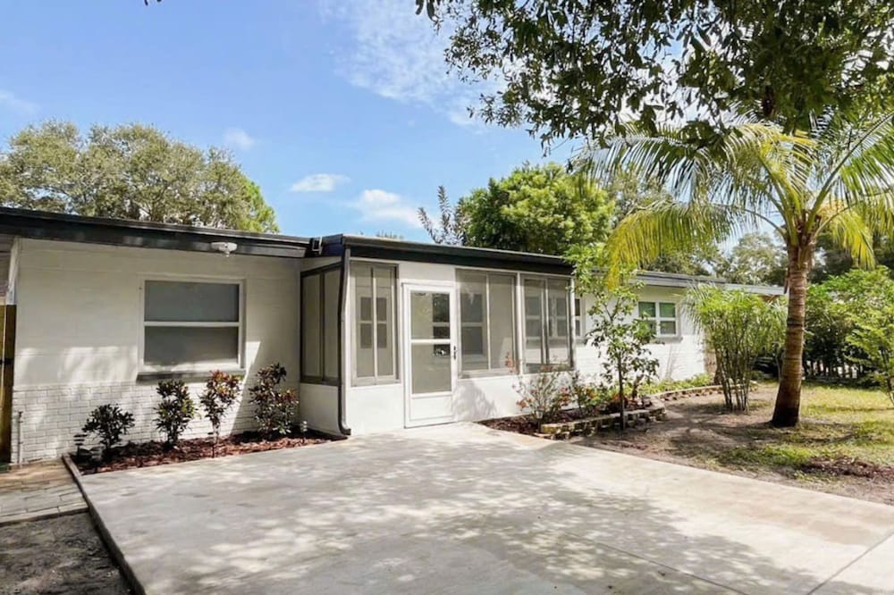 Pool Home in Seminole 5miles to Beach