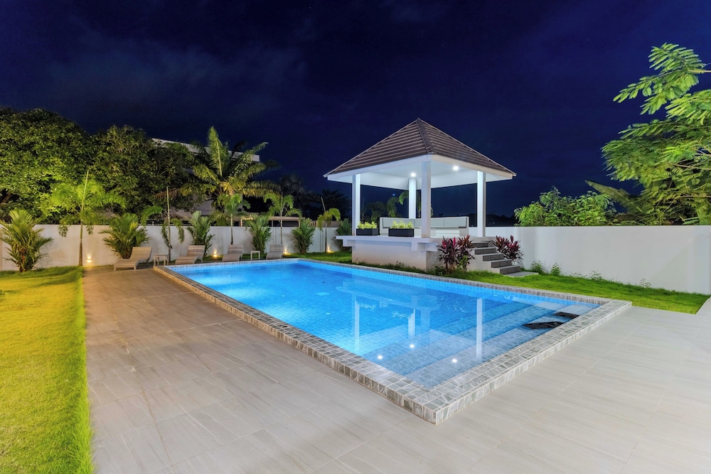 2 Villas 2 Kitchens Huge Pool V258