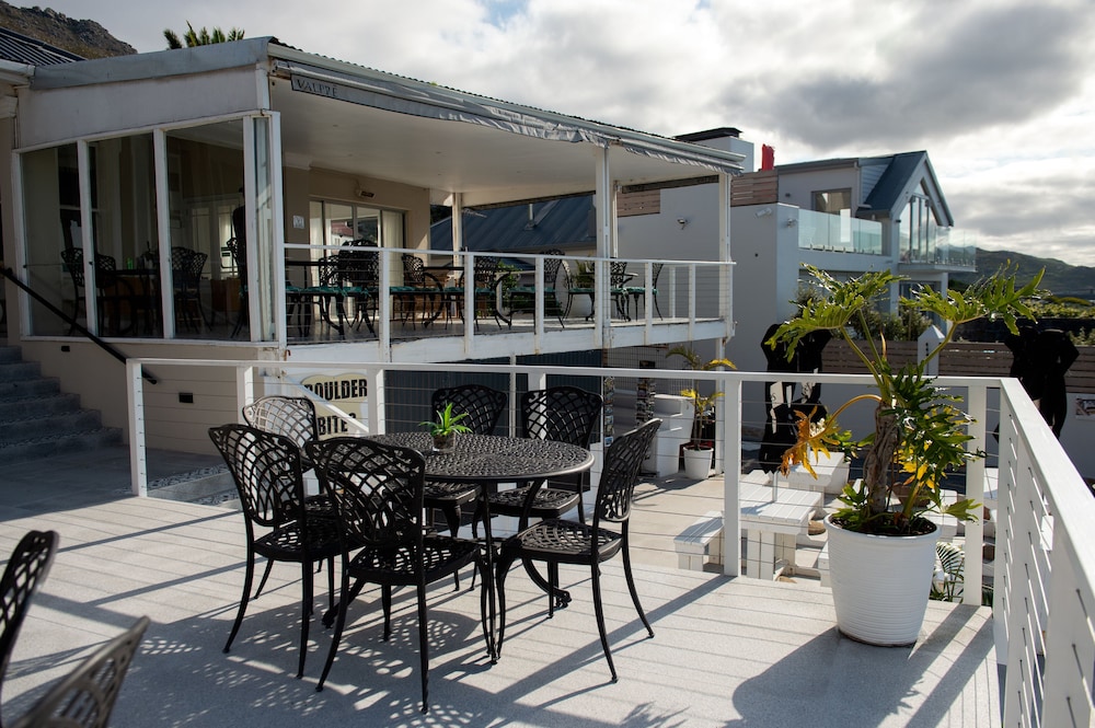 Boulders Beach Hotel, Cafe and Curio