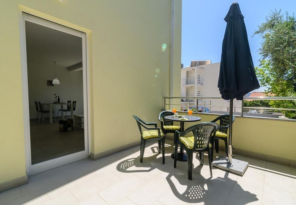 Mali Princ - Modern and Comfortable - A1 view 2