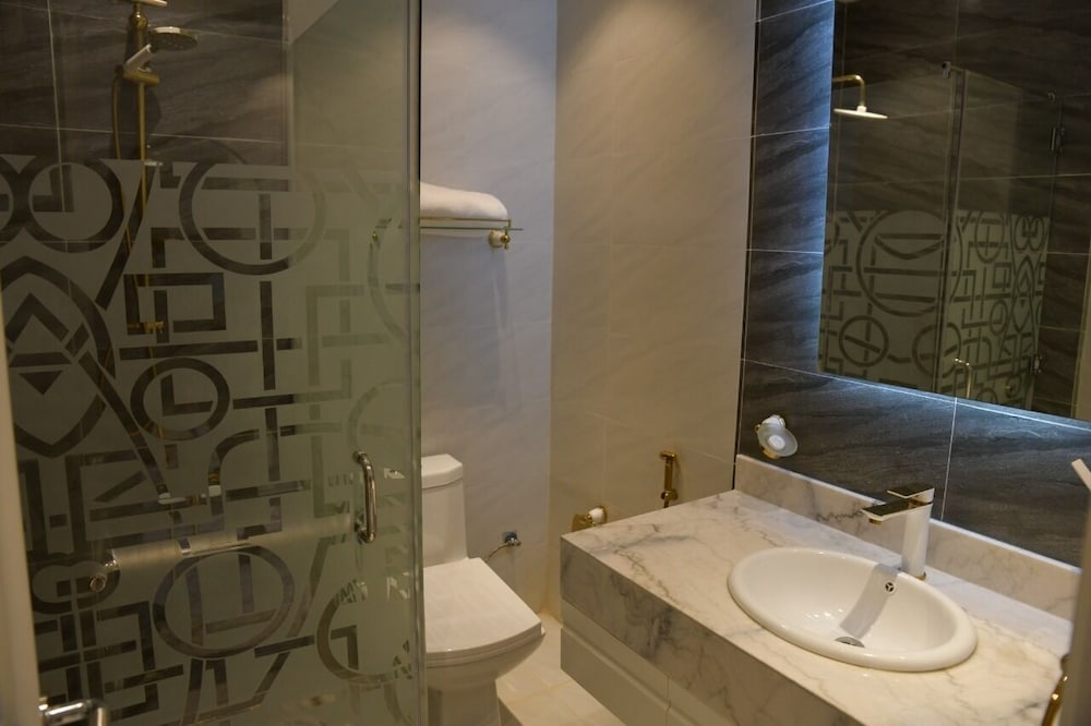 Crown City Hotel