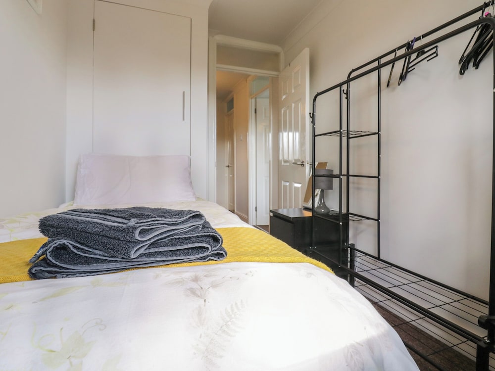 25 Resbury Close