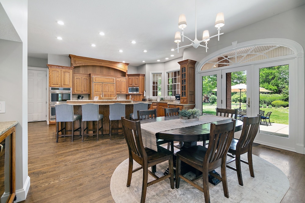 Private Riverbank 27-acre Estate 1 hr From Chicago