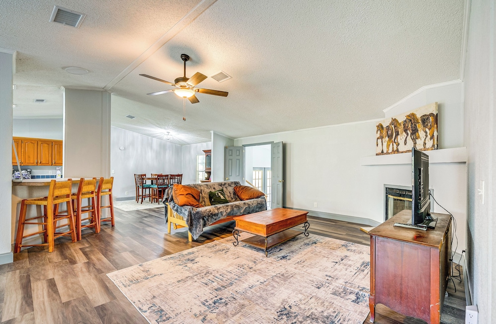 Charming Farmhouse in Morriston w/ Fenced Yard