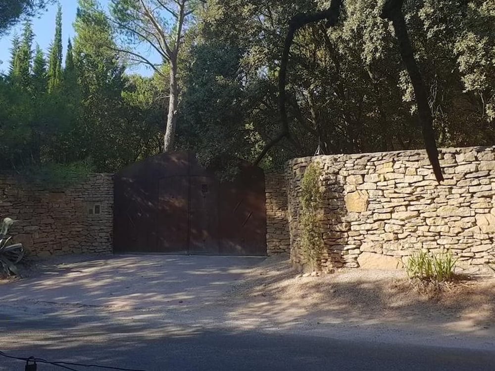 Villa in an Idyllic and Relaxing Setting Near Orange