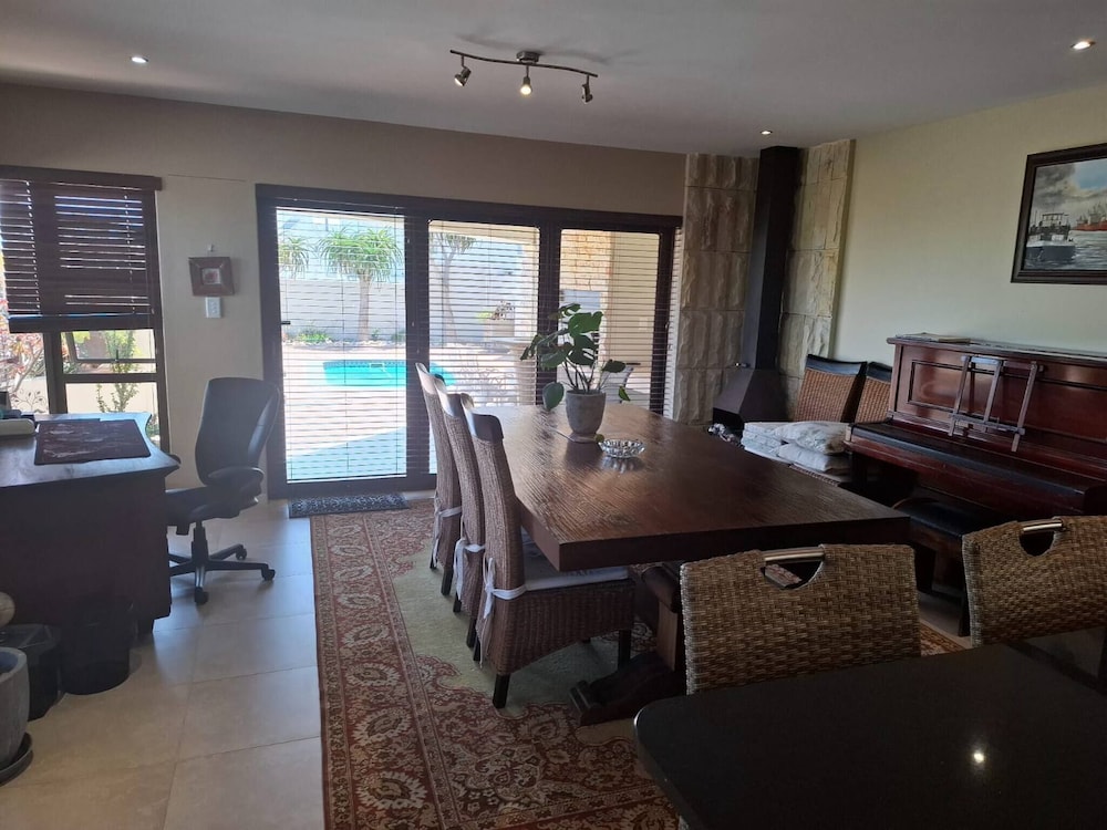 Whispering Waves - Serene Langebaan Getaway With Breathtaking Views