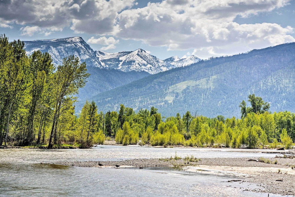 Bitterroot Mountain Views: Montana Family Home!