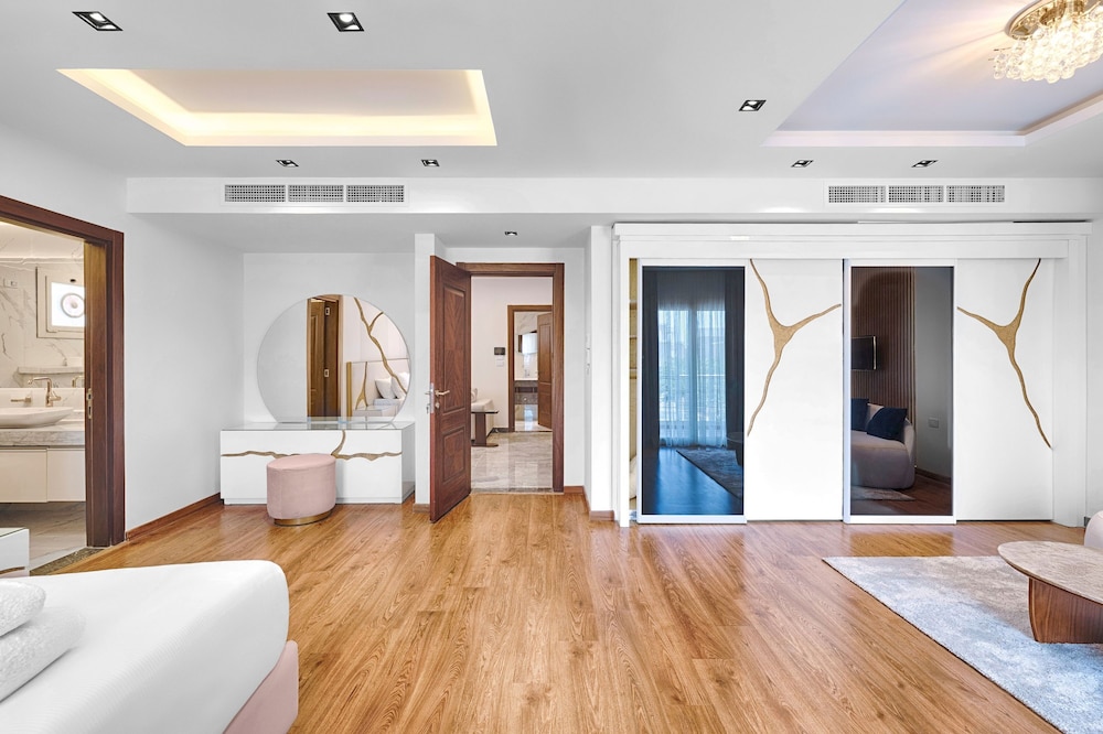Vesta - Luxury Villa - 3BR - CFC I