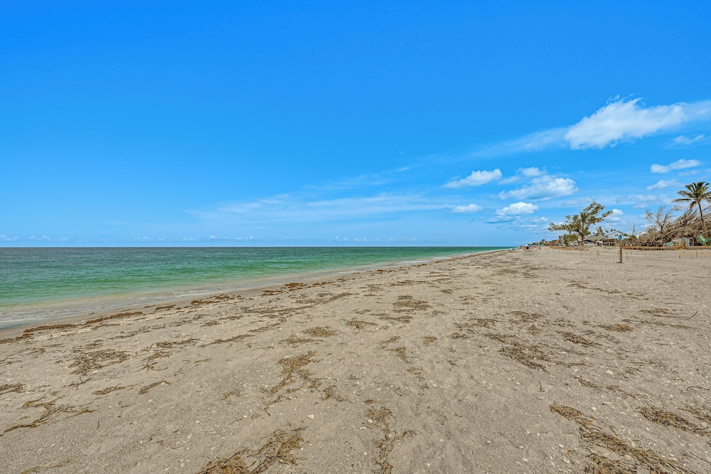 Steps to Englewood Beach: Home w/ Outdoor Oasis!