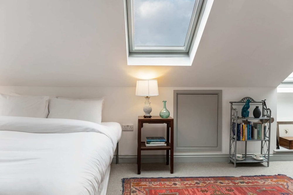 Lovely 4 Bedroom House near Portobello
