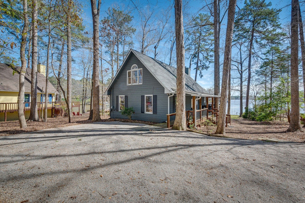 Quiet Lakefront Eatonton House w/ Boat Dock!