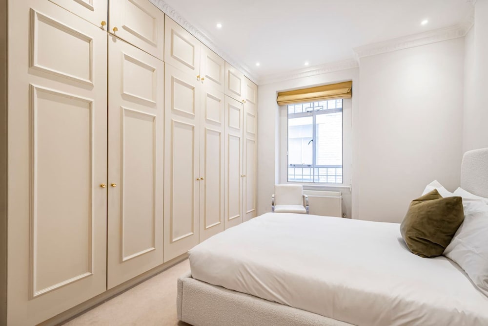 Luxury 3BR Mayfair Apartment Near Green Park