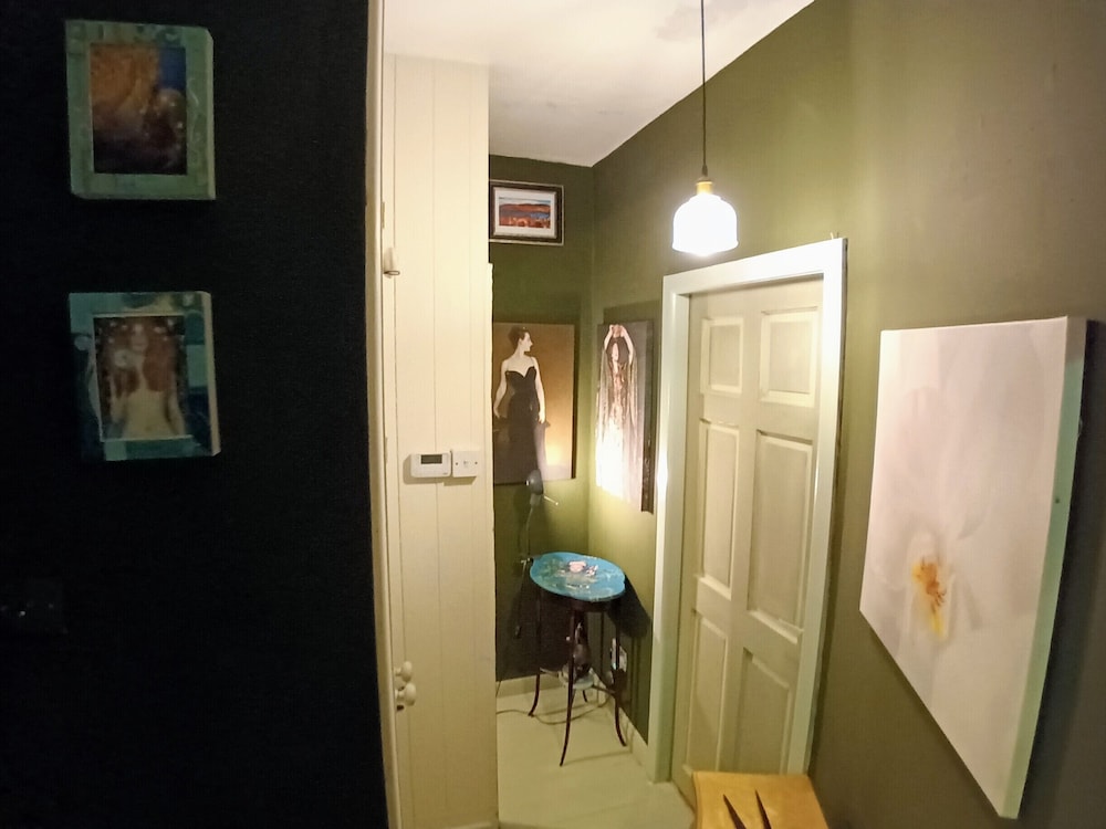 Eclectic Artists Cottage in Bohemian Hebden Bridge view 4