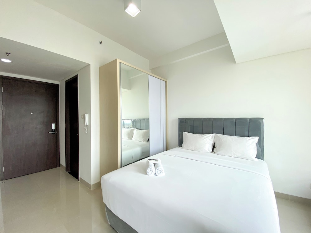 White Toned Style Studio At Lrt City Bekasi Apartment