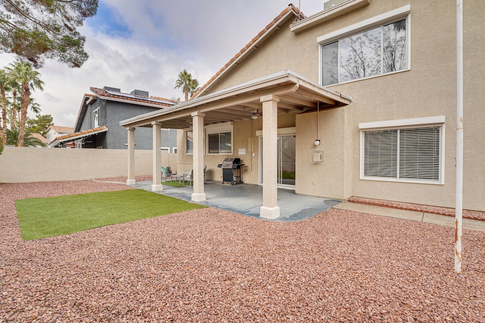 Spacious Henderson Home: 7 Mi to Vegas Strip view 2