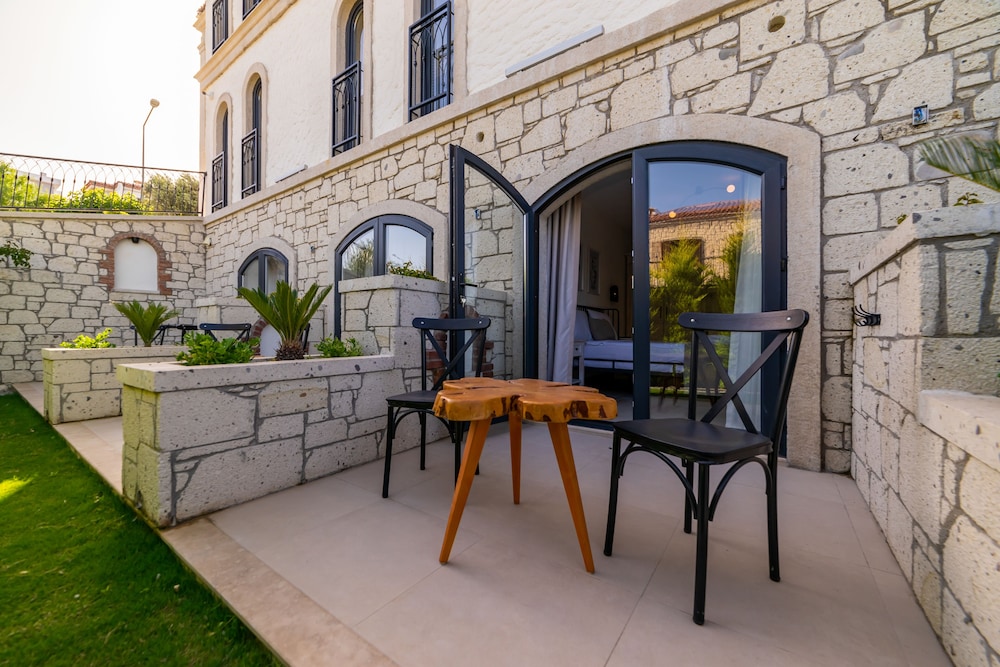 Cemal Alaçatı Butik Otel - Image 11