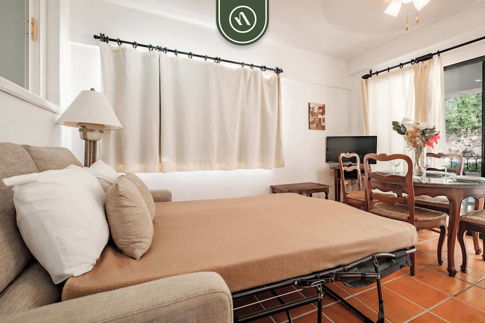 Amazing 1 BR Condo - Terrace - Pool - Romantic Zone
