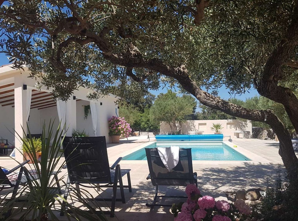 Secluded Oasis With Pool, Outdoor Kitchen, & Landscaped Terraces