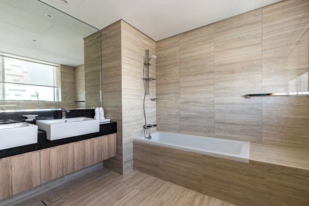 SIMPLY COMFORT Missoni Top Floor with Sea, Canal and Burj Khalifa Views