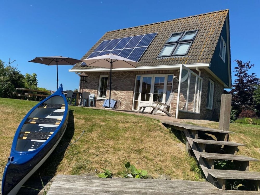 Beachvilla Grachtenblik view 5