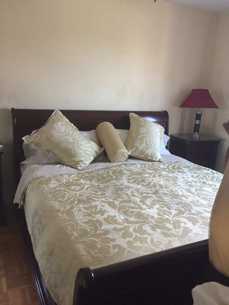 Cozy water front Montreal - Image 5