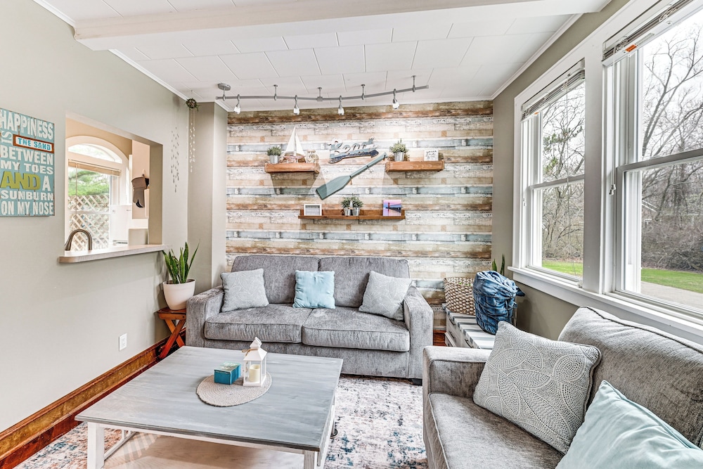 1/2 Mi to Beach & Lake Michigan: Condo w/ Pool!