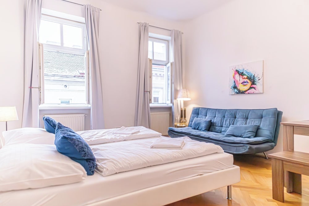 Simple 2 Bedroom Apartment with WiFi