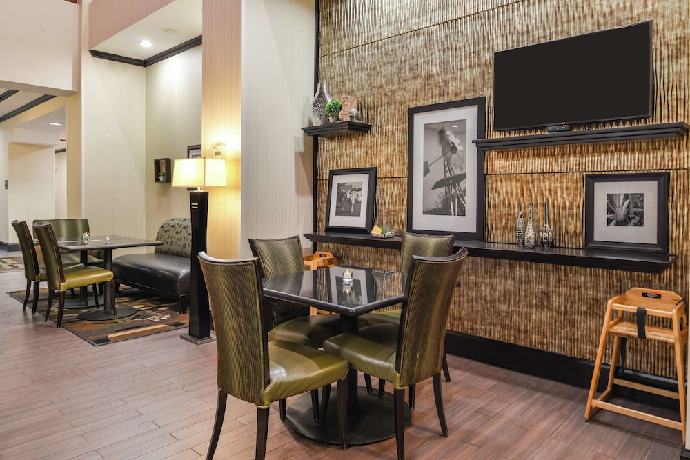 Big Spring Vacations - Hampton Inn  Suites Big Spring - Property Image 2