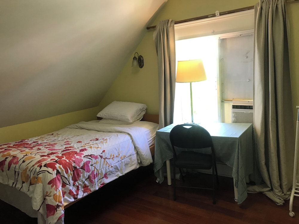 West Broadway guesthouse