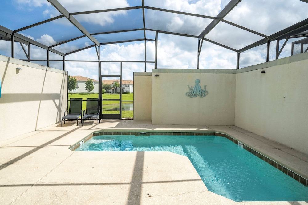 Storey Lake 4 BR With Private Pool