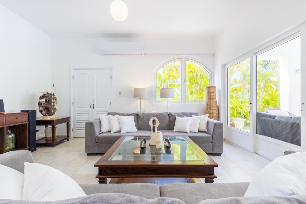 Villa Buganvilla 252 - 4BR Pool Jacuzzi Golf