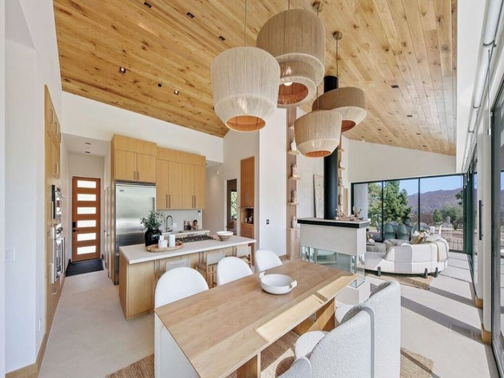 Lechusa - Secluded Creative Compound: Luxury 2-acre Estate w/ Studio & Pool