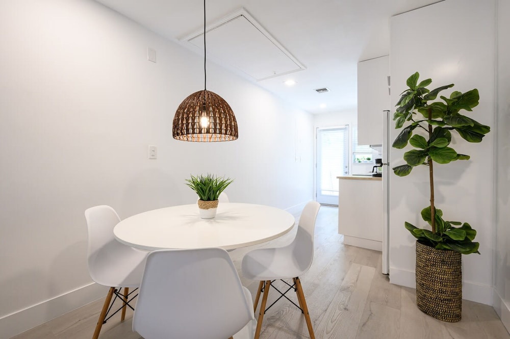 Beautiful And Comfortable Apt in Victoria Park