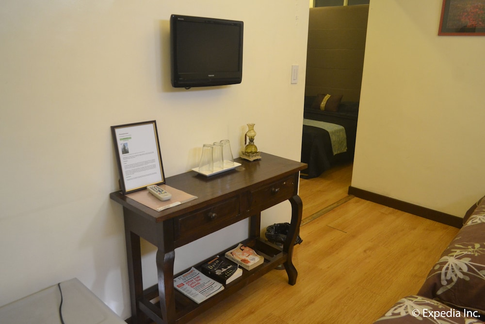 Twin Pines Suites
