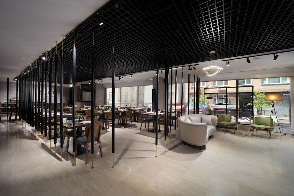 Pianoforte by Febor Otelleri ve Spa - Image 6