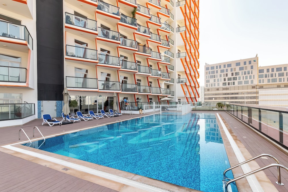 SIMPLY COMFORT Binghatti Gateway Family 2BR with Balcony, Close to Dubai Mall & Burj Khalifa