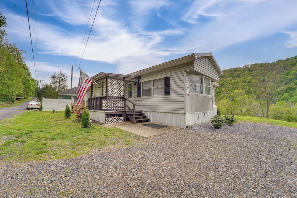 15 Mi to Raystown Lake: Riddlesburg Getaway!