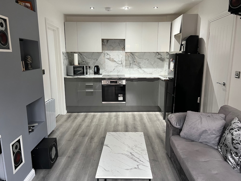 Private 1 Bedroom Apartment - Edinburgh - Sleeps 2