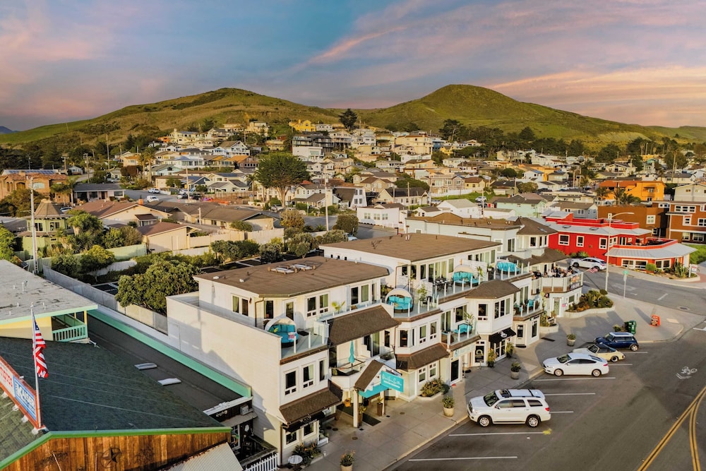 Cayucos Duo 2 Bungalows w/ Views & Lounge Space Pet Friendly