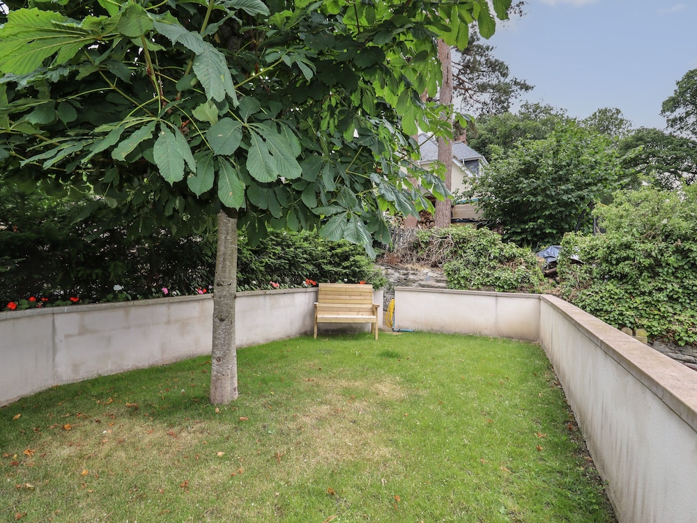 Cedar Gardens