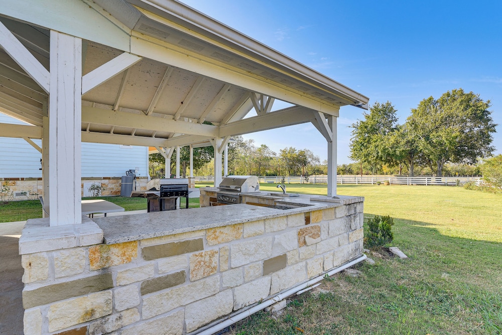 Farm Animals On-site: Needville Ranch Getaway!