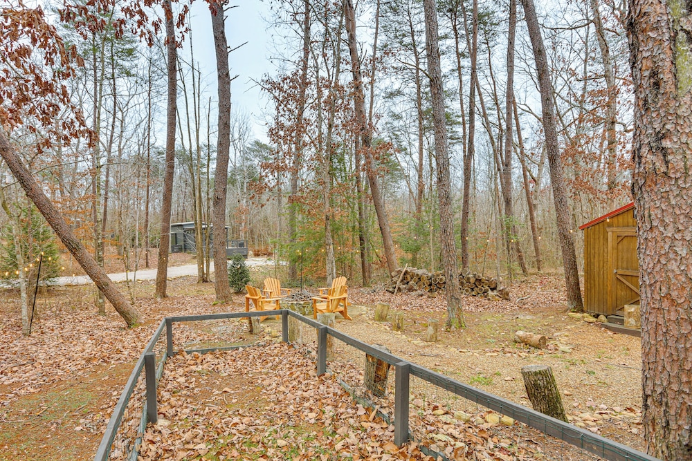 On-site Trails + Furnished Deck: Monteagle Escape!
