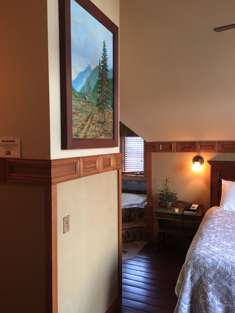 Sumas Mountain Lodge view 3