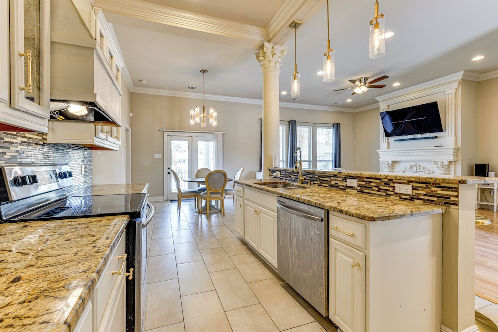 Fenced-in Yard & Pond Views: Home 18 Mi to Lsu!