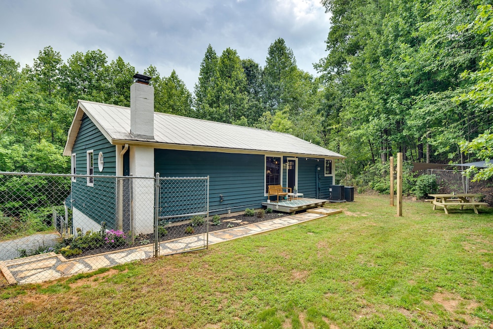 Secluded Mountain Retreat: 30 Mi to Asheville! view 4