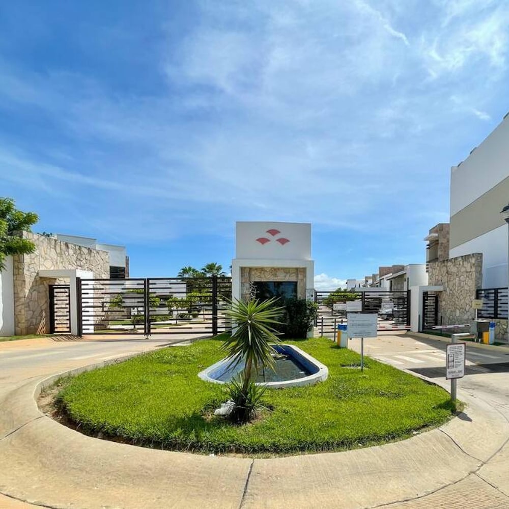 Prime Location House at Cerritos Great Price
