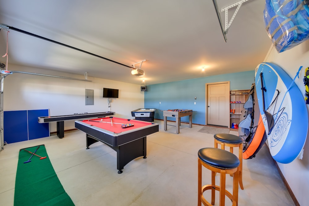 Pet-friendly Oldtown Retreat: Hot Tub  Kayaks! - Property Image 11