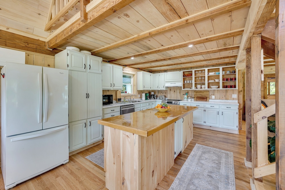 Annabessacook Lake Retreat w/ Deck: Pets Welcome!