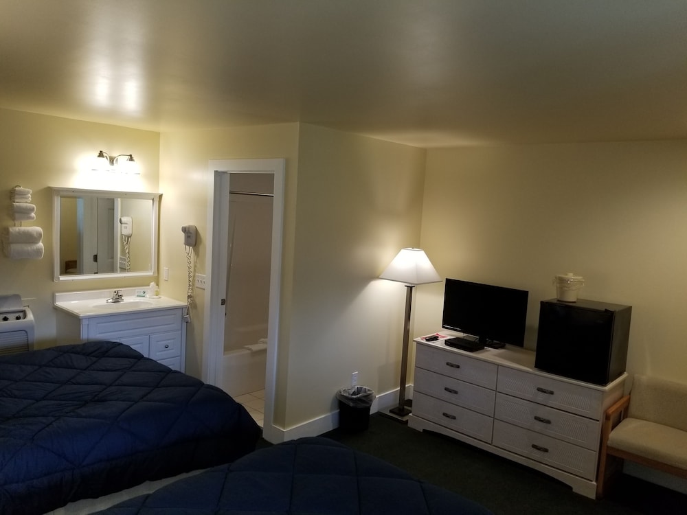 Captain's Quarters Motel - Property Image 44